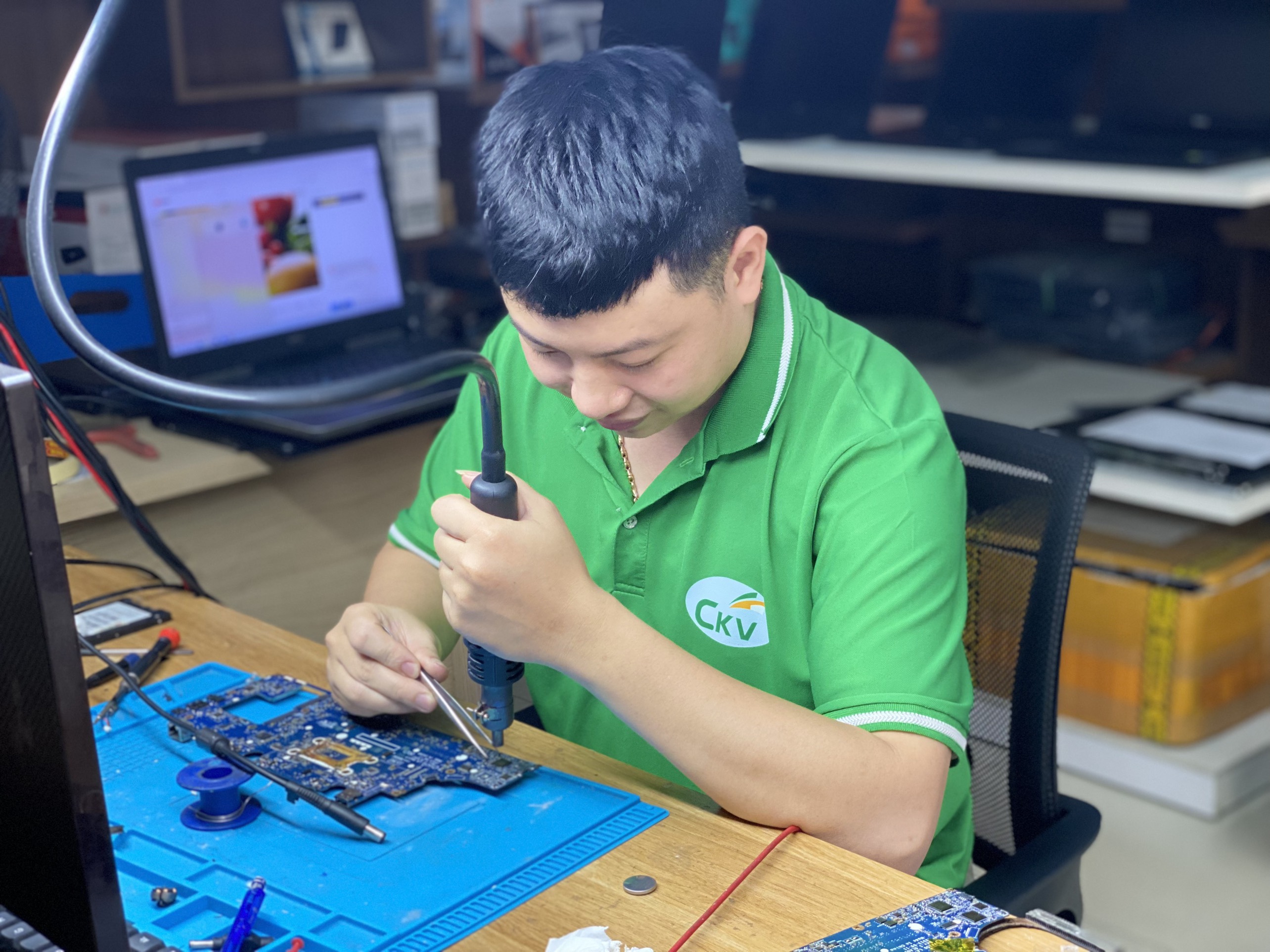 Đào Tạo Học Viên Sửa Chữa Laptop Bắc Ninh