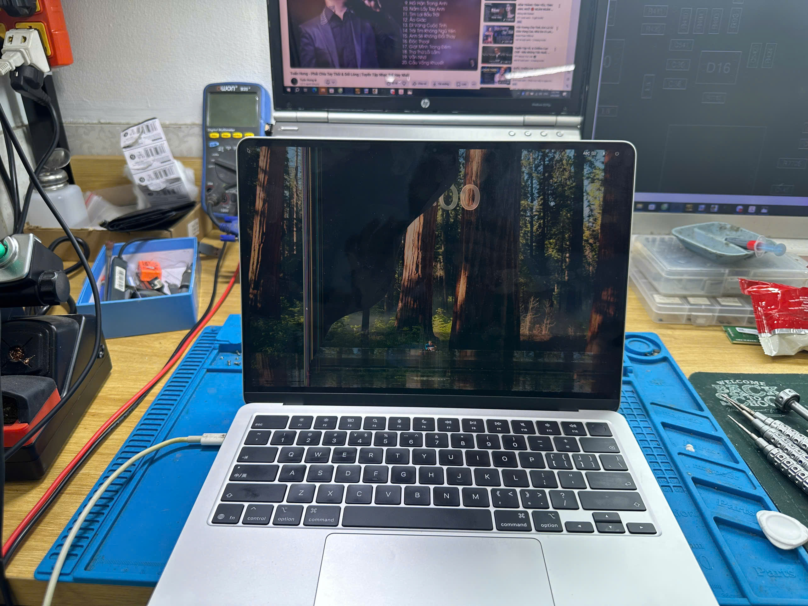 Laptop bị sọc màn hình tại Bắc Ninh – thay màn hay sửa?